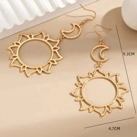 2/$10 NEW! Sun And Moon Drop Earrings Cute Dainty Celestial Fashion - Picture 4 of 4